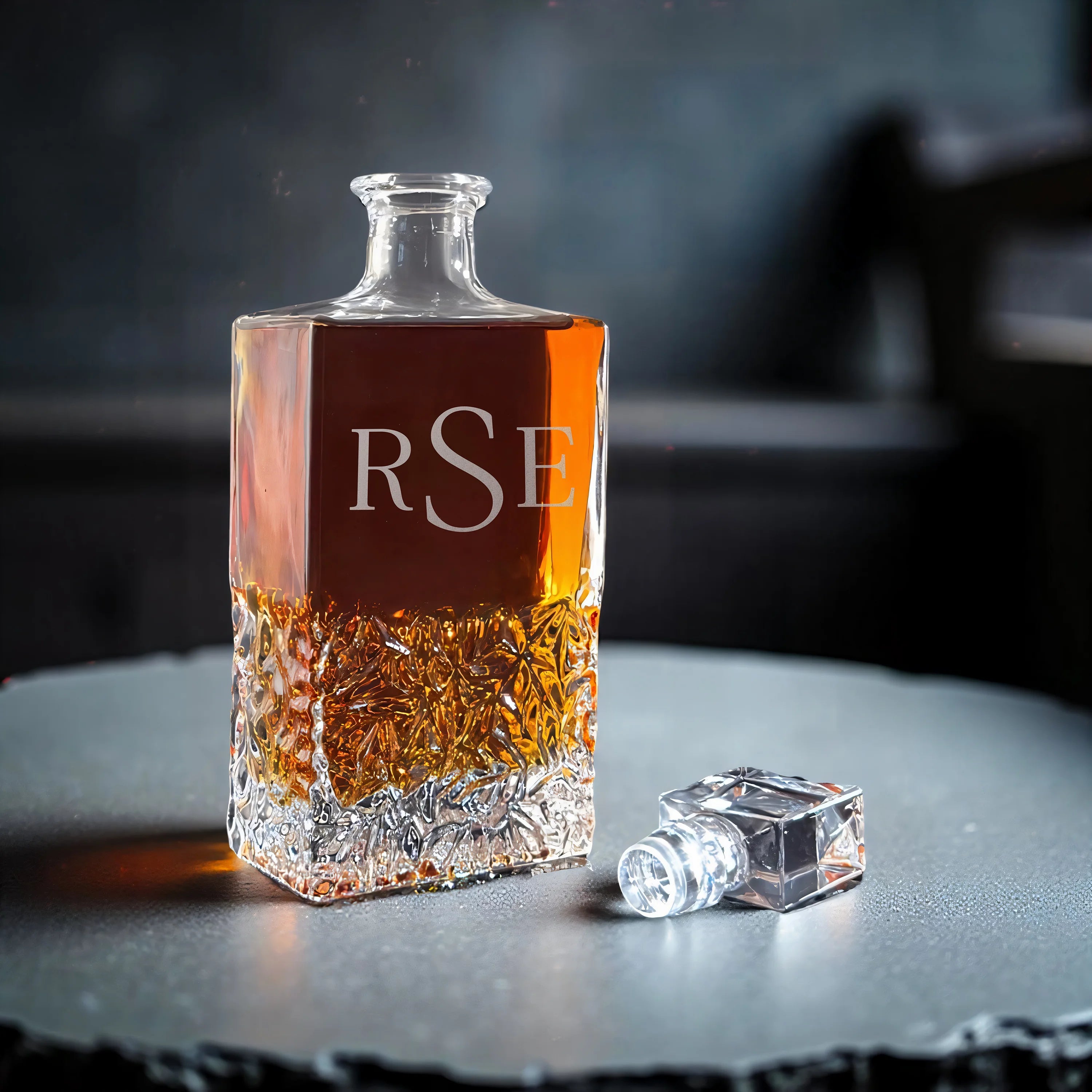 Heritage Decanter with 2 Sculpted Whiskey Glasses