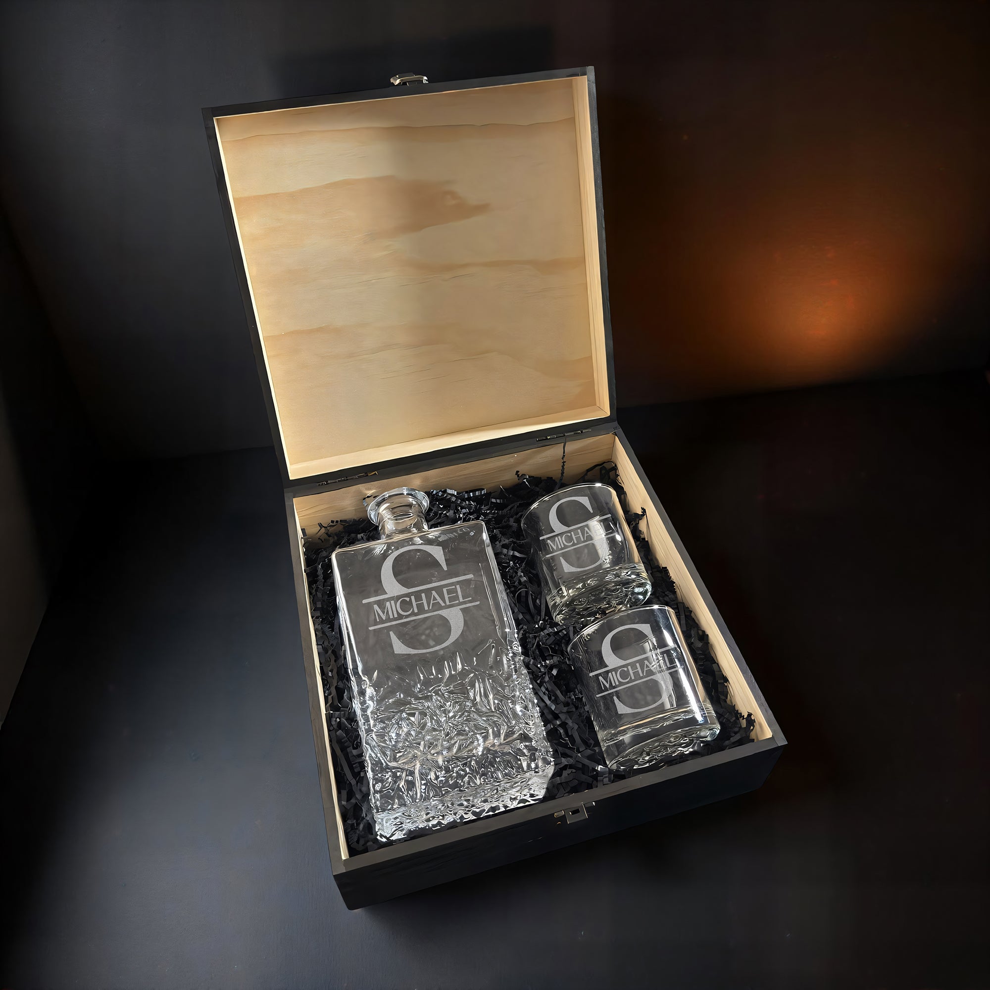 Heritage Bourbon Decanter Wooden Edition with 2 Sculpted Glasses