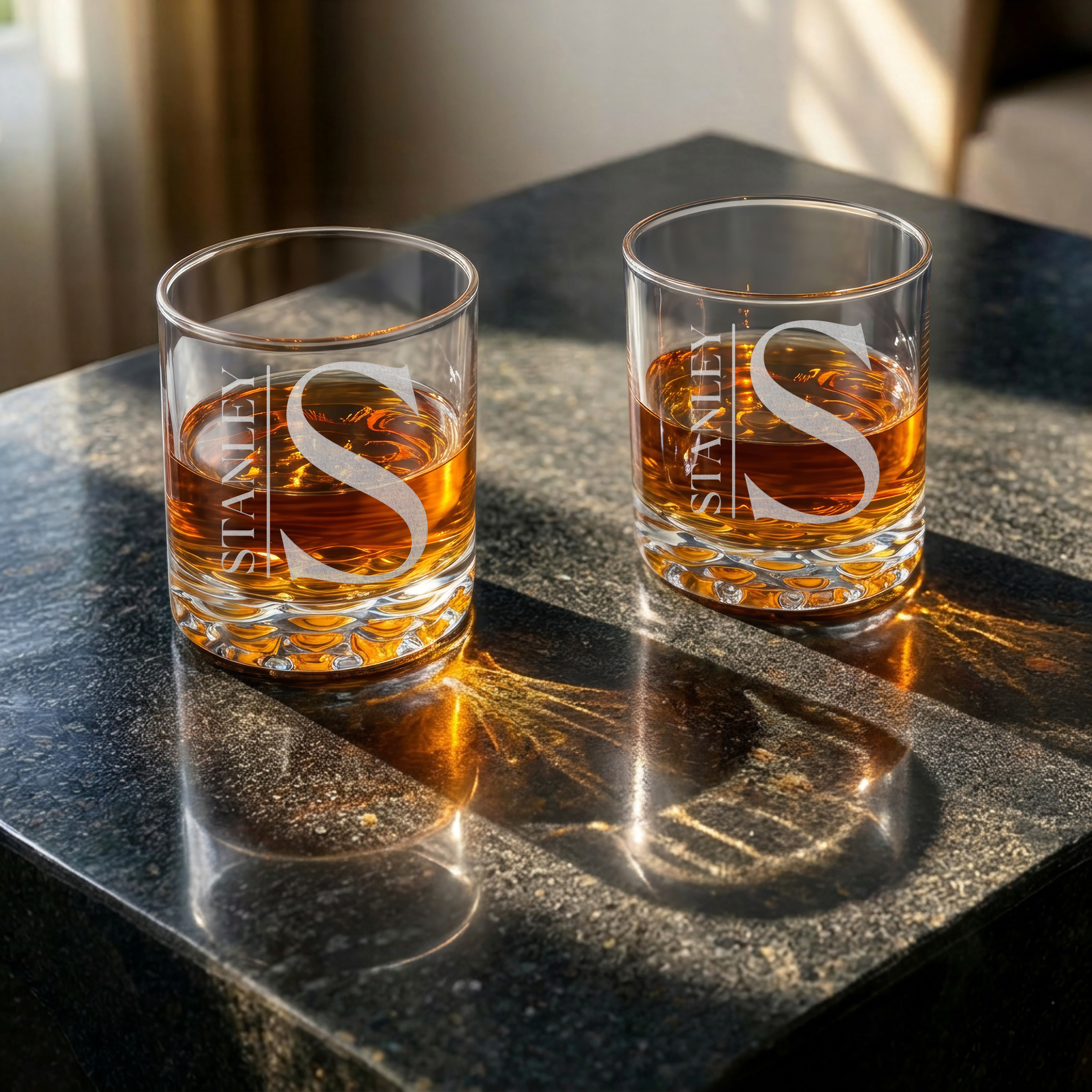 Heritage Bourbon Decanter Wooden Edition with 2 Sculpted Glasses